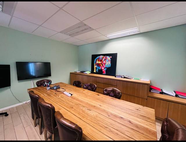 210M² OFFICE FOR SALE IN FOURWAYS GARDENS